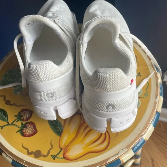 On Cloud Running White Low-Top Mesh Trainer 8.5 - Picture 6 of 15